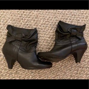 Steve Madden black booties size 9